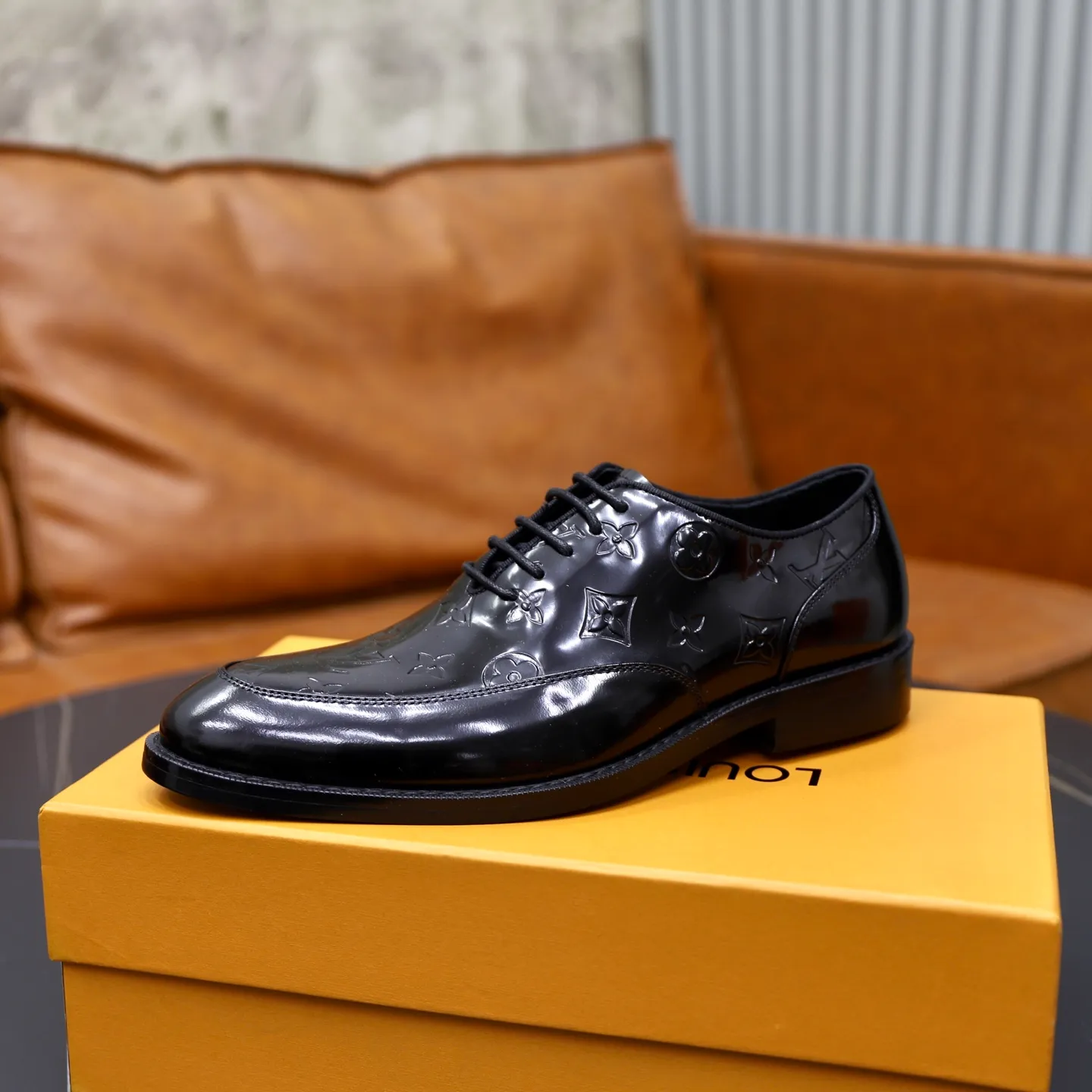 Men's shoes: 280🙅‍♂️🙅‍♂️🙅‍♂️Niuli Brand: LV Louis Vuitton Size: 39-44 (38, 45, 46 can be customized) Level: Counter classic Material: Original soft cowhide upper Comfortable cowhide lining Original lightweight outsole Style category: Formal business casual driving leather shoes Color: Color of the actual picture